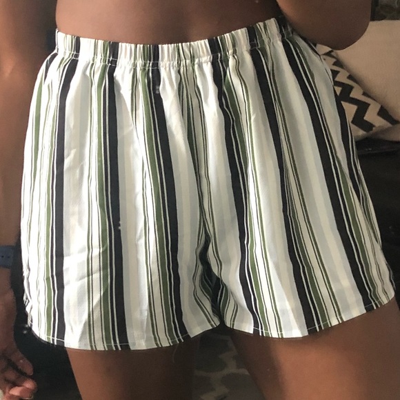 STRIPED SHORTS - Picture 1 of 1